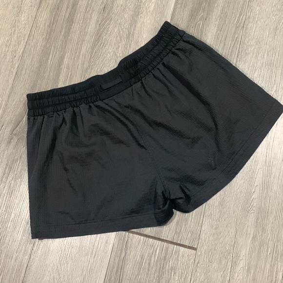 Lululemon Pack Light Black Pull-On Shorts size 8 - Picture 4 of 14